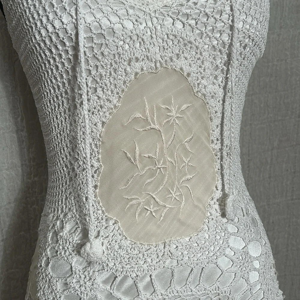 Perfect Vintage Cache White Crochet Dress with silk inlays - Picture 3 of 7